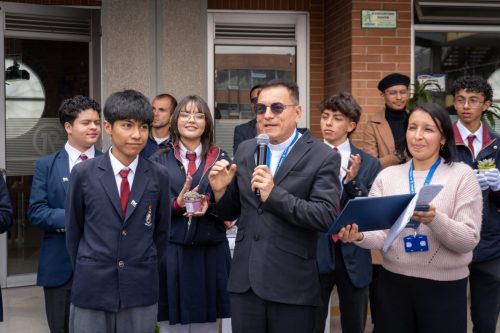 Entrega de Simbolos-77