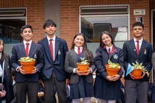 Entrega de Simbolos-98